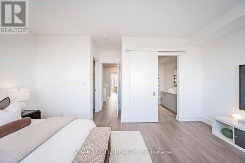 22 Chestnut Court, Aurora, ON - Indoor Photo Showing Bedroom