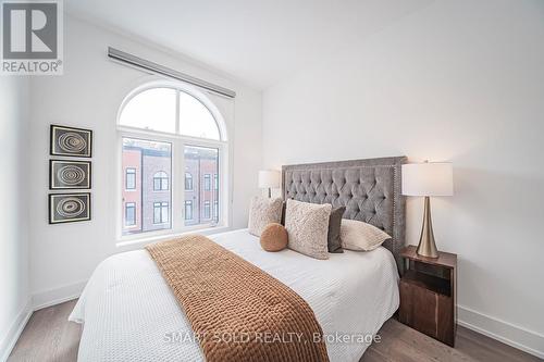 22 Chestnut Court, Aurora, ON - Indoor Photo Showing Bedroom