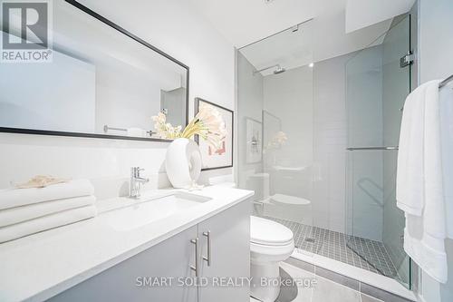 22 Chestnut Court, Aurora, ON - Indoor Photo Showing Bathroom