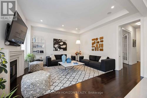 33 Kylemount Court, Vaughan, ON - Indoor Photo Showing Living Room