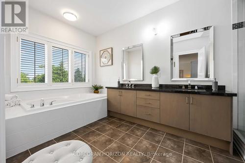 33 Kylemount Court, Vaughan, ON - Indoor Photo Showing Bathroom