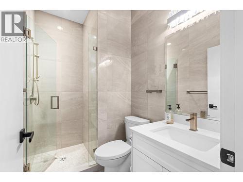 457 West Avenue Unit# 108, Kelowna, BC - Indoor Photo Showing Bedroom