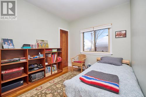 218 Carlton Street, St. Catharines (Downtown), ON - Indoor Photo Showing Bedroom