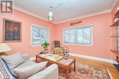 218 Carlton Street, St. Catharines (Downtown), ON - Indoor Photo Showing Living Room