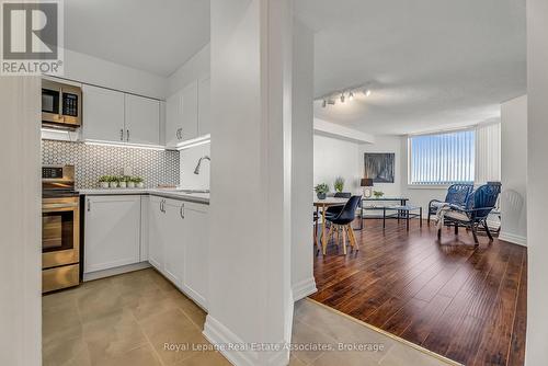 1907 - 234 Albion Road, Toronto, ON - Indoor Photo Showing Kitchen