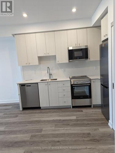 407 - 15 Wellington Street S, Kitchener, ON - Indoor Photo Showing Kitchen With Double Sink