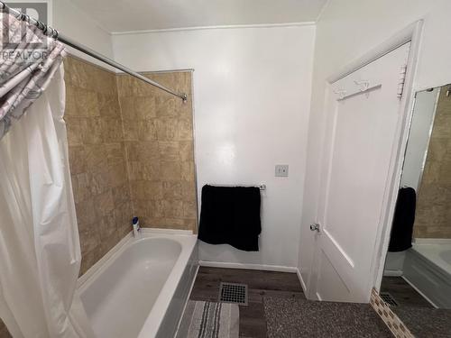 625 Vickers St. S., Thunder Bay, ON - Indoor Photo Showing Bathroom