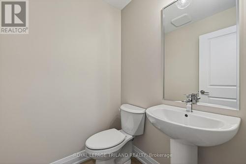 788 Banyan Lane, London North (North E), ON - Indoor Photo Showing Bathroom