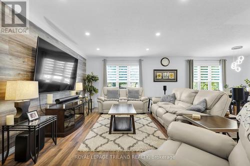 Main Floor: Living Room - 280 Peter Street S, Chatham-Kent (Bothwell), ON - Indoor Photo Showing Living Room