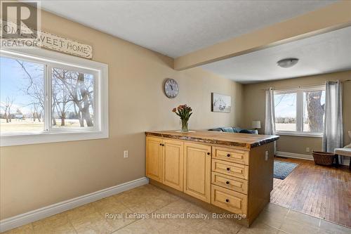 7637 Wellington Road 7, Mapleton, ON - Indoor Photo Showing Other Room