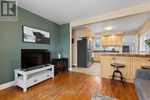 7637 Wellington Road 7, Mapleton, ON - Indoor