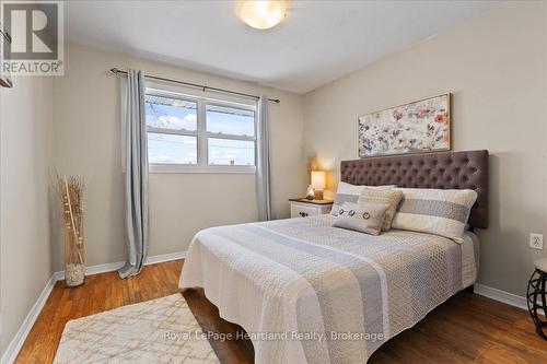 7637 Wellington Road 7, Mapleton, ON - Indoor Photo Showing Bedroom
