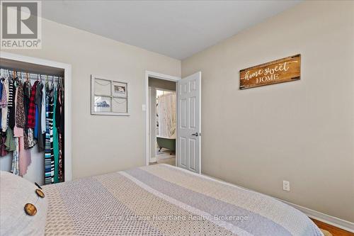 7637 Wellington Road 7, Mapleton, ON - Indoor Photo Showing Bedroom