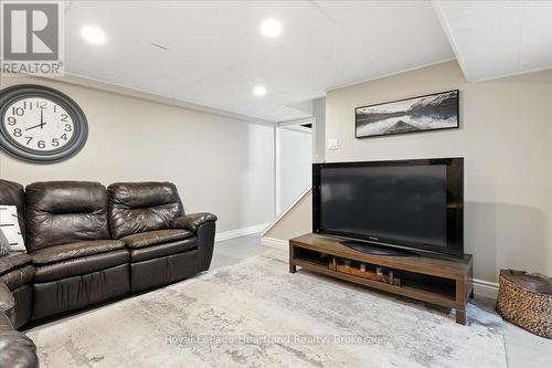 7637 Wellington Road 7, Mapleton, ON - Indoor