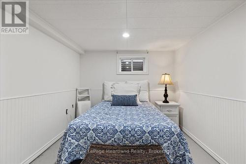 7637 Wellington Road 7, Mapleton, ON - Indoor Photo Showing Bedroom