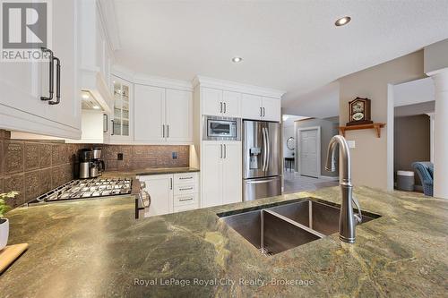 92 Marsh Crescent, Guelph (Pineridge/Westminster Woods), ON - Indoor Photo Showing Kitchen With Double Sink