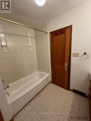 304 Maple Street S, Timmins (Ts - Se), ON - Indoor Photo Showing Bathroom