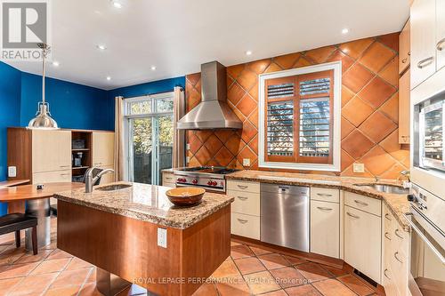 1386 Chicory Place, Ottawa, ON - Indoor Photo Showing Kitchen With Upgraded Kitchen