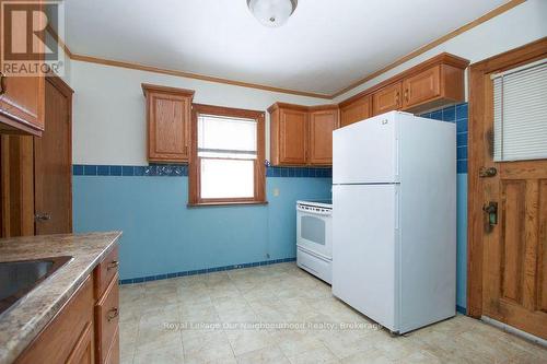 65 Gladstone Avenue, Oshawa (Mclaughlin), ON - Indoor Photo Showing Kitchen