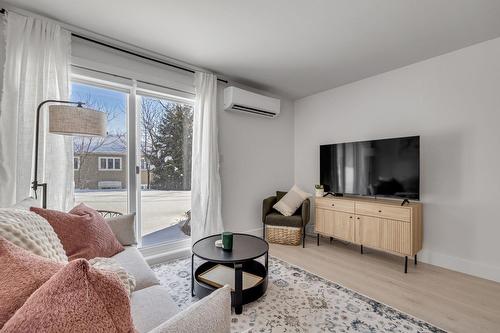 Living room - 36  - 101 Imp. Du Cap, Québec (La Haute-Saint-Charles), QC - Indoor Photo Showing Living Room