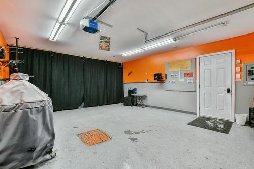 Garage - 1173 Rue John-Tapp, Blainville, QC - Indoor Photo Showing Garage