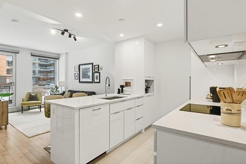 214-360 Rue Atateken  Montréal (Ville-Marie), QC H2L 0H4