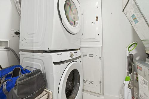 Laundry room - 214-360 Rue Atateken, Montréal (Ville-Marie), QC - Indoor Photo Showing Laundry Room