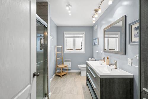 Bathroom - 8500 Ch. Ladouceur, Sainte-Agathe-Des-Monts, QC - Indoor Photo Showing Bathroom