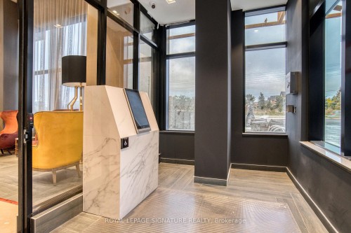 234-395 Dundas Street W, Oakville, ON - Indoor Photo Showing Other Room