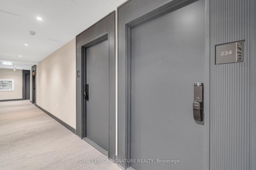 234-395 Dundas Street W, Oakville, ON - Indoor Photo Showing Other Room