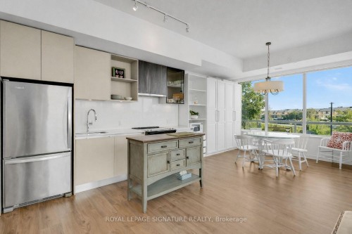 234-395 Dundas Street W, Oakville, ON - Indoor