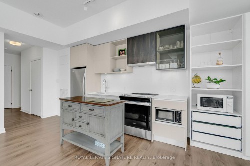 234-395 Dundas Street W, Oakville, ON - Indoor Photo Showing Kitchen