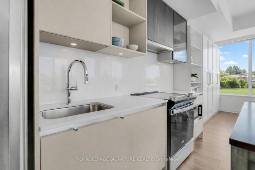234-395 Dundas Street W, Oakville, ON - Indoor Photo Showing Kitchen With Upgraded Kitchen