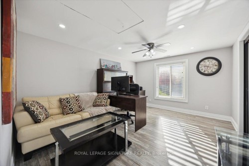 10 Tyler Street, Clarington, ON - Indoor Photo Showing Living Room