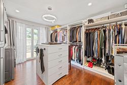 Walk-in closet - 