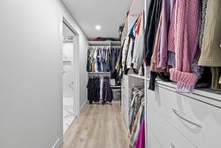 Walk-in closet - 