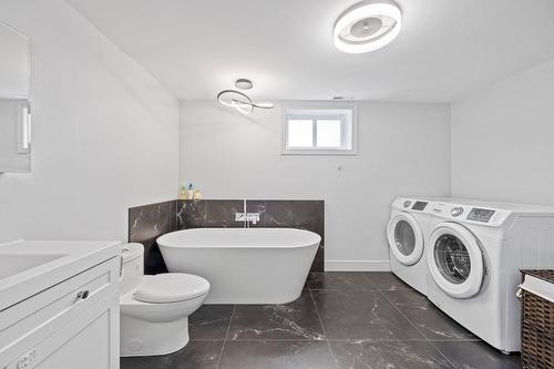 Bathroom - 175 Boul. De L'Assomption, Repentigny (Repentigny), QC - Indoor Photo Showing Laundry Room