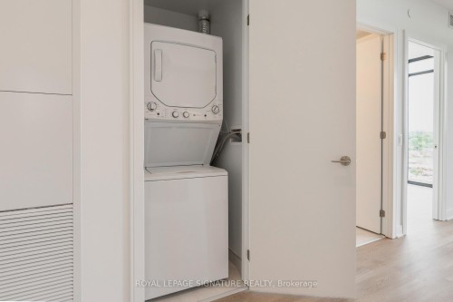 1204-86 Dundas Street E, Mississauga, ON - Indoor Photo Showing Laundry Room