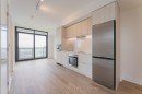 1204-86 Dundas Street E, Mississauga, ON  - Indoor Photo Showing Kitchen 