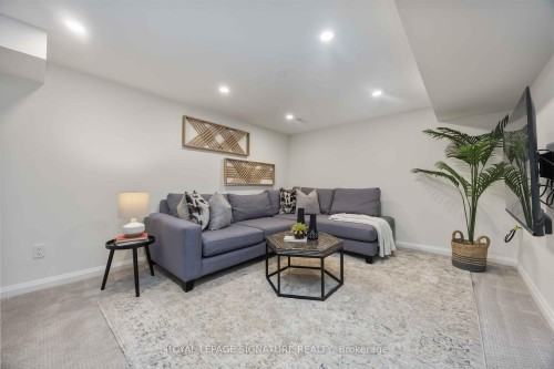 76 Squires Avenue, Toronto, ON - Indoor Photo Showing Other Room