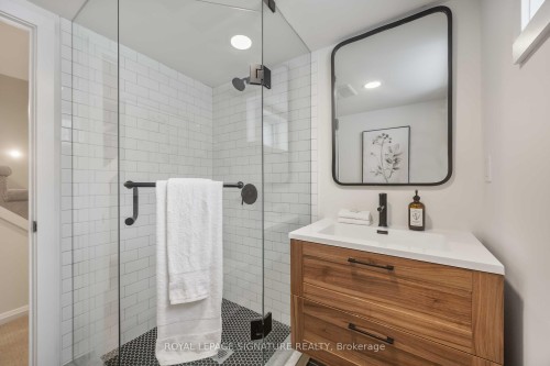 76 Squires Avenue, Toronto, ON - Indoor Photo Showing Bathroom