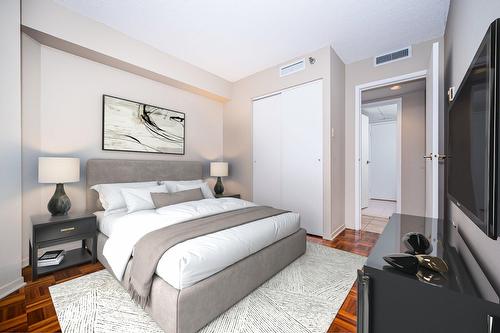 Bedroom - 502-6980 Ch. De La Côte-St-Luc, Montréal (Côte-Des-Neiges/Notre-Dame-De-Grâce), QC - Indoor Photo Showing Bedroom