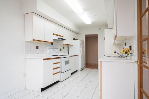 Kitchen - 502-6980 Ch. De La Côte-St-Luc, Montréal (Côte-Des-Neiges/Notre-Dame-De-Grâce), QC - Indoor Photo Showing Kitchen