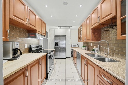 2007 Amherst Heights Drive, Burlington, ON - Indoor Photo Showing Kitchen With Double Sink