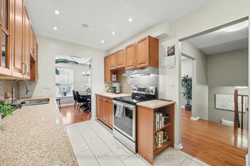 2007 Amherst Heights Drive, Burlington, ON - Indoor Photo Showing Kitchen With Double Sink
