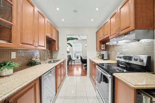 2007 Amherst Heights Drive, Burlington, ON - Indoor Photo Showing Kitchen With Double Sink