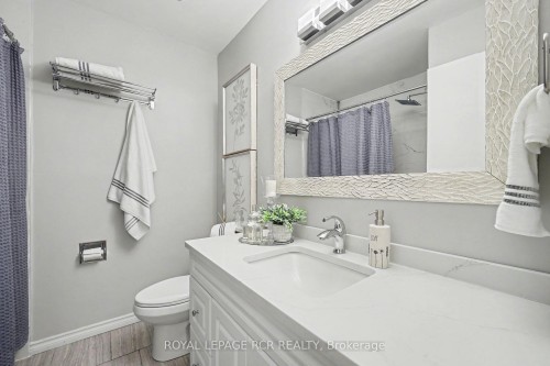2007 Amherst Heights Drive, Burlington, ON - Indoor Photo Showing Bathroom