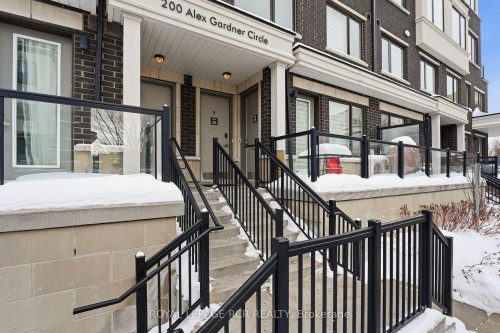 36-200 Alex Gardner Circle, Aurora, ON - Outdoor