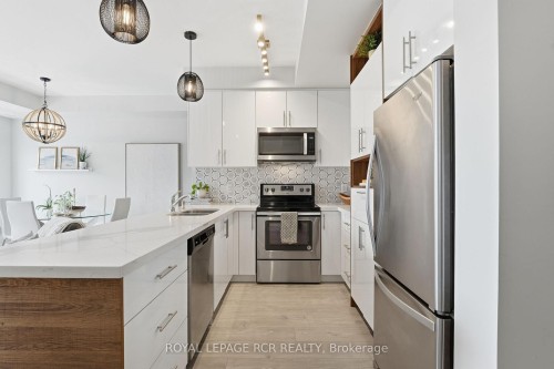 36-200 Alex Gardner Circle, Aurora, ON - Indoor Photo Showing Kitchen With Upgraded Kitchen