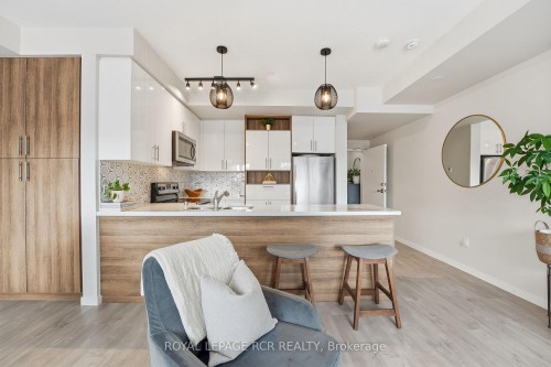 36-200 Alex Gardner Circle, Aurora, ON - Indoor Photo Showing Kitchen